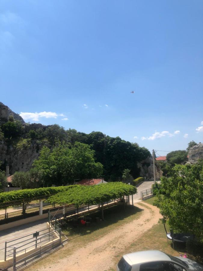 Apartmani Lisicina Omiš Eksteriør billede
