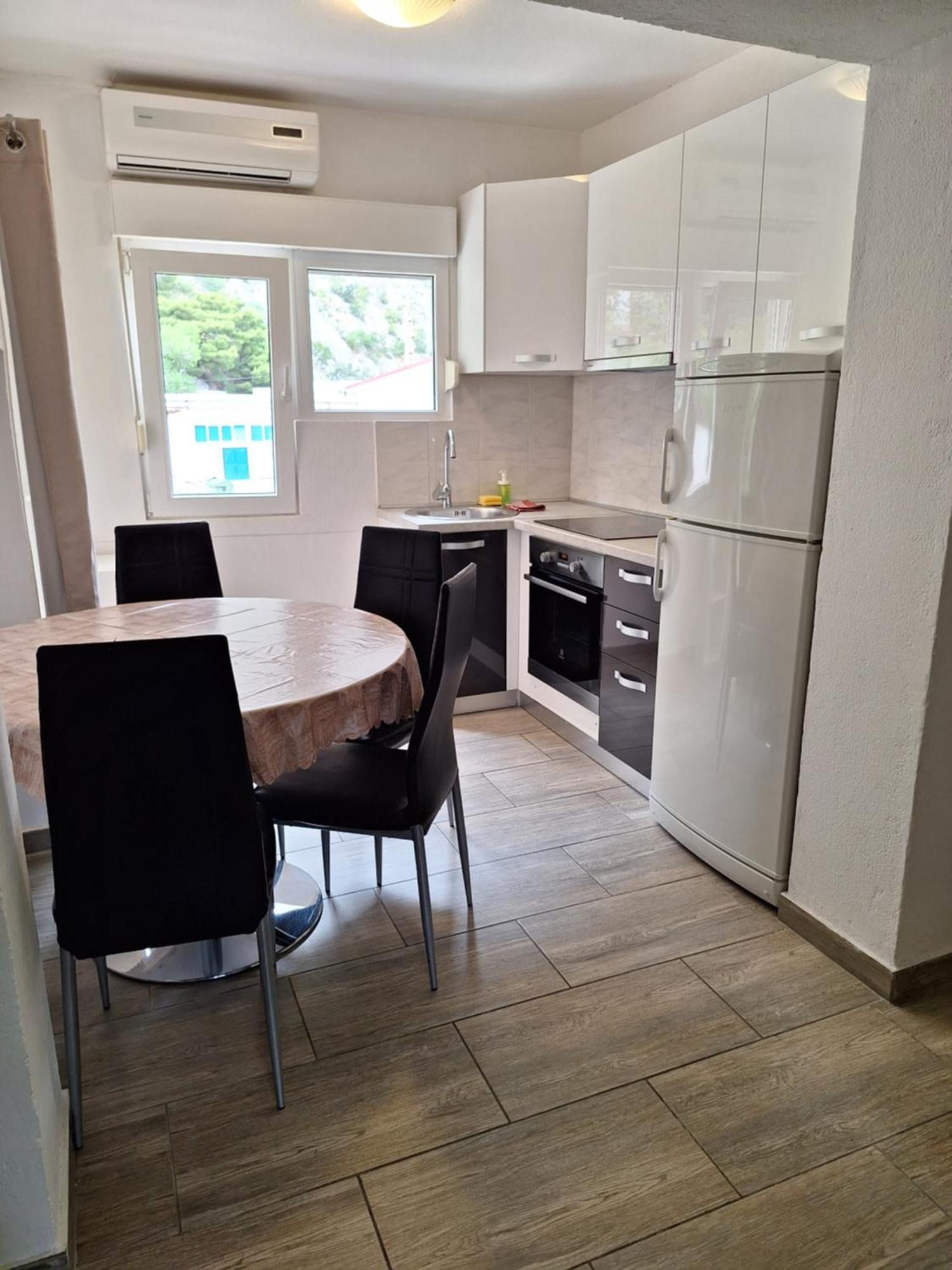 Apartmani Lisicina Omiš Eksteriør billede